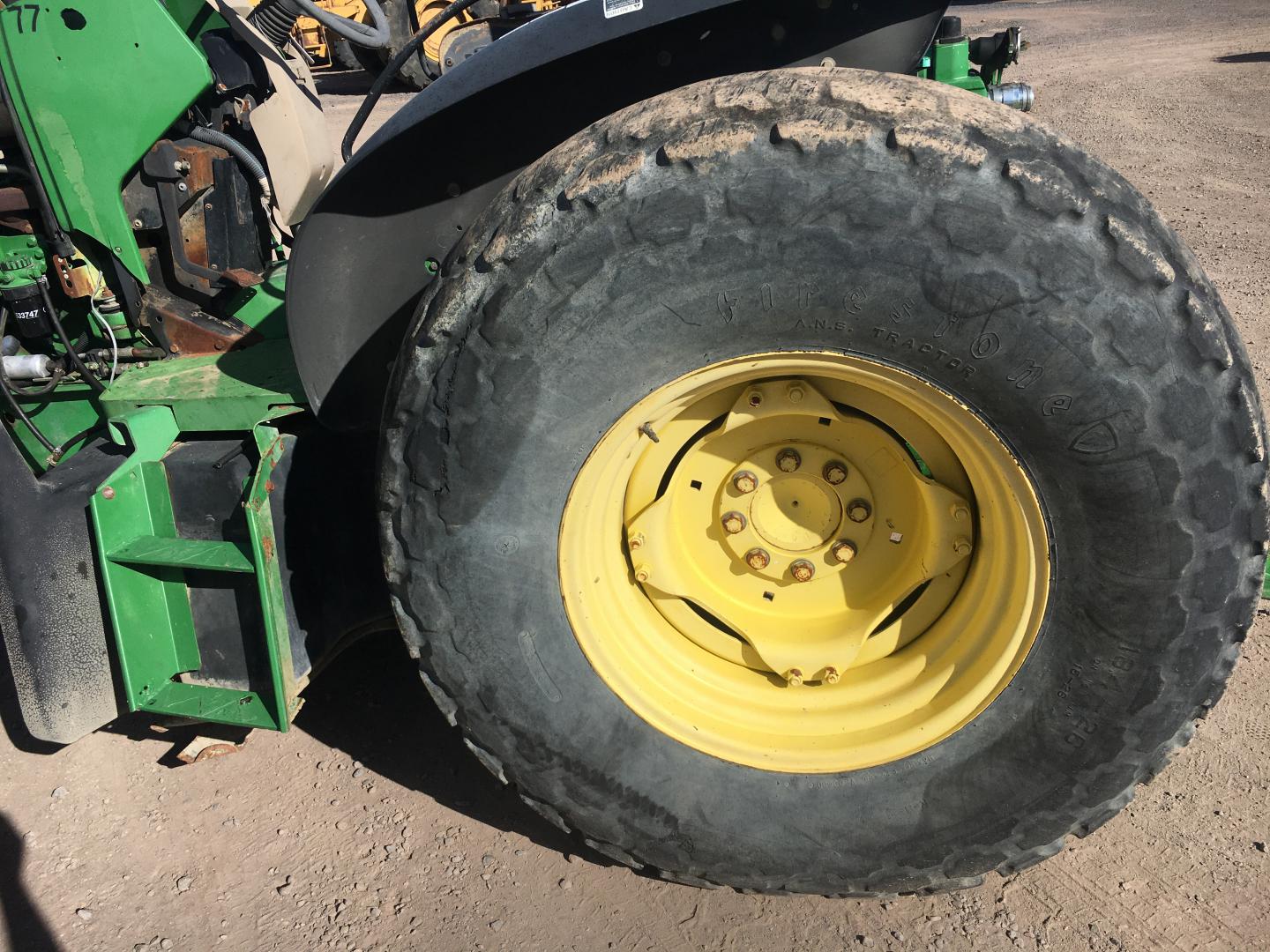 ./imagenes/INVOICE/2019/15372/TRACTOR JOHN DEERE_6520D (3).JPG